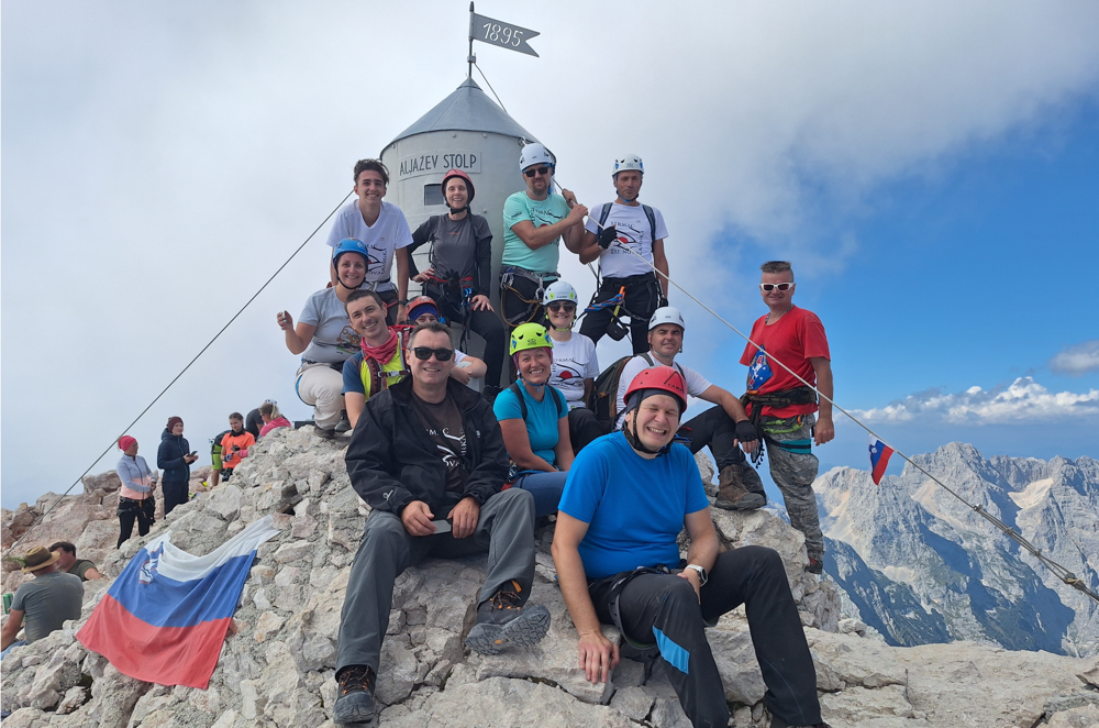 
 Triglav - Slovencima očak, nama onda stric
